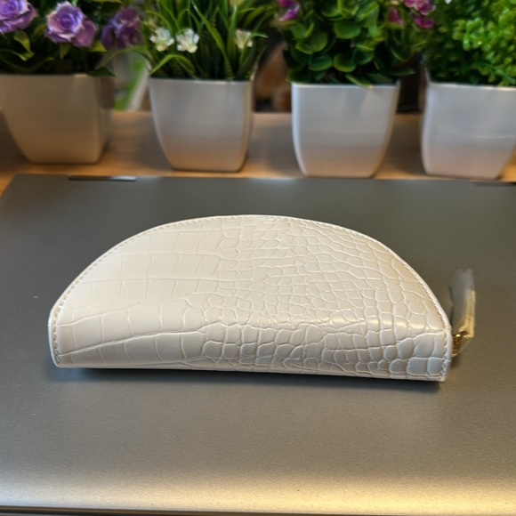 ELIZABETH & JAMES Cream Textile Halfmoon Wristlet Wallet - Picture 4 of 11